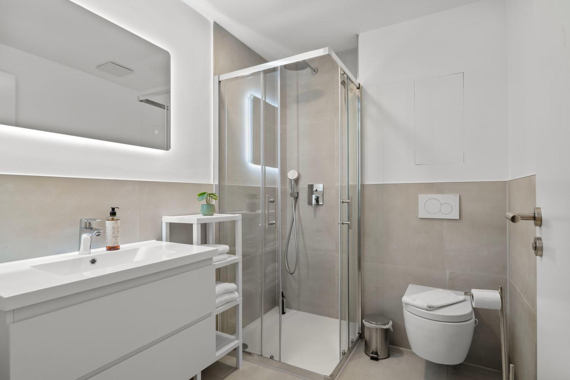 Lit Living - Luxury House - Box Spring - Parking - Exclusive Kitchen Appartement