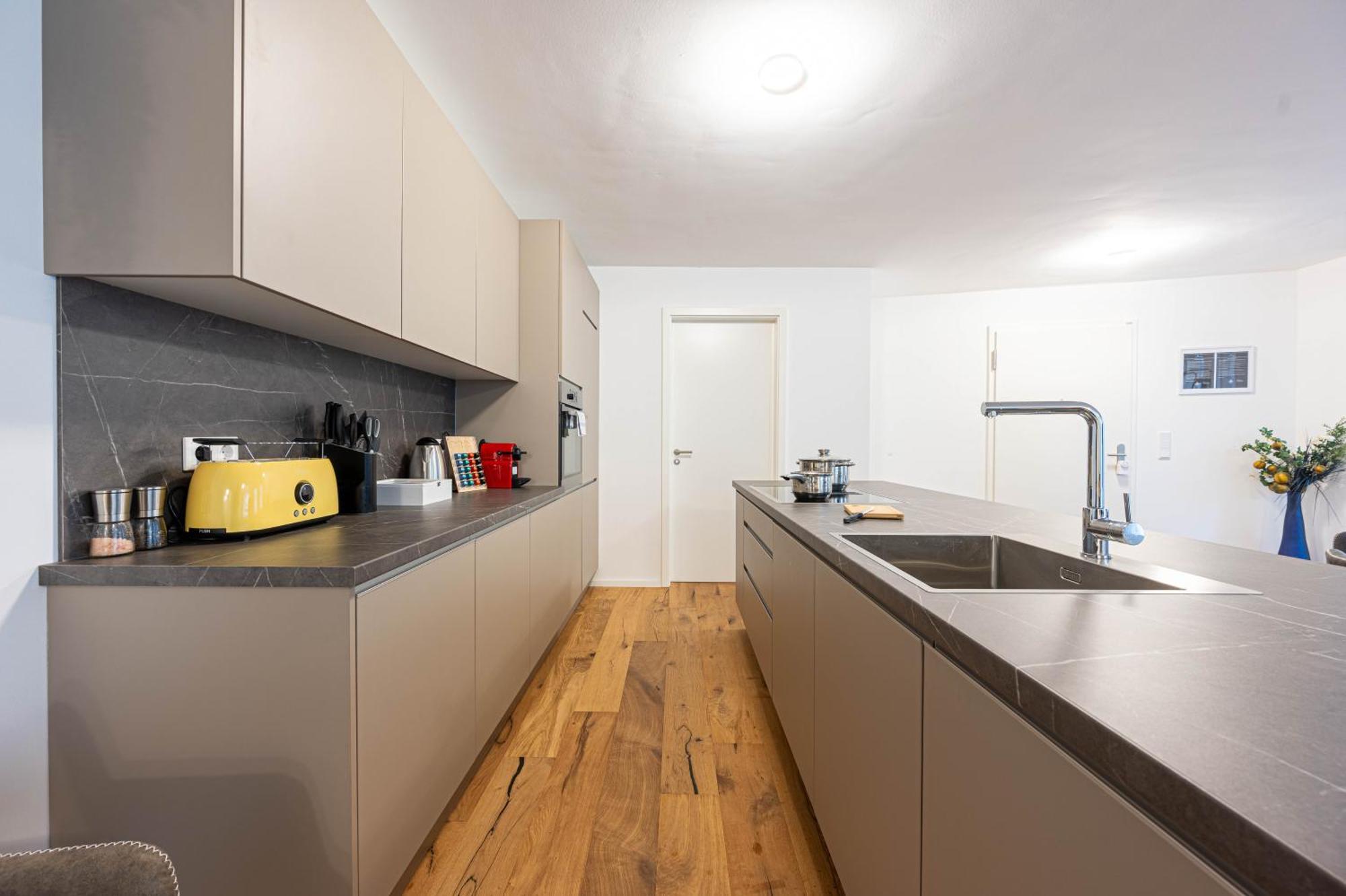 Lit Living - Luxury House - Box Spring - Parking - Exclusive Kitchen Appartement *