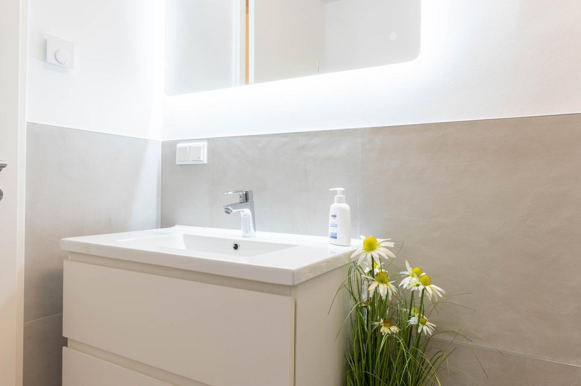 Appartement Lit Living - Luxury House - Box Spring - Parking - Exclusive Kitchen *
