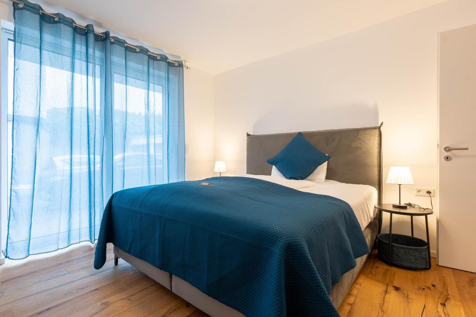 Lit Living - Luxury House - Box Spring - Parking - Exclusive Kitchen *